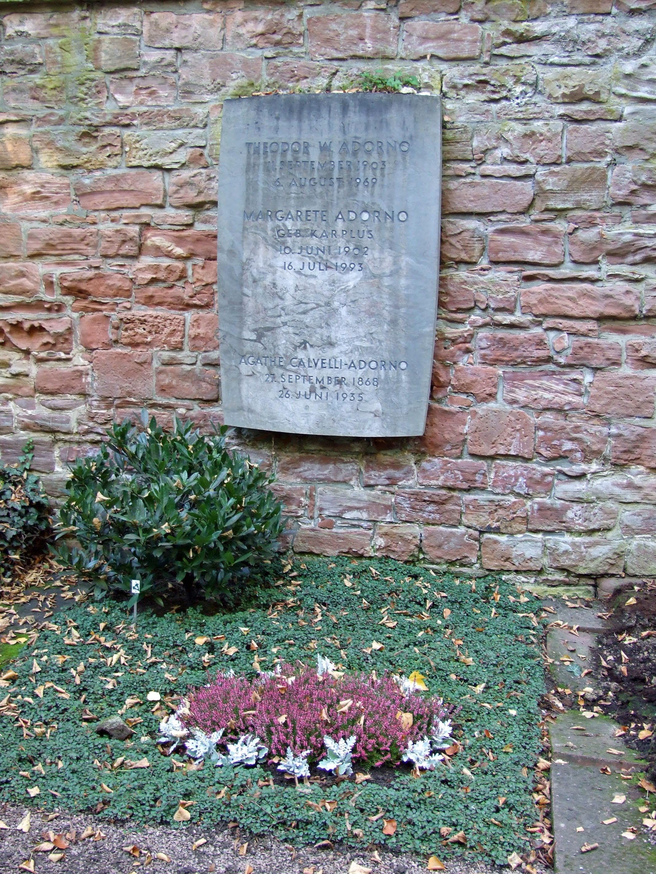 Grabstätte von Theodor W. Adorno auf dem Hauptfriedhof Frankfurt